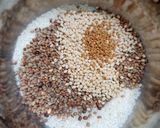 A picture of step 2 of Crispy horse gram dosa.