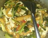 Foto langkah ke 4 dari resep Tumis tahu sawi hijau.