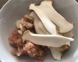 รูปขั้นตอนการทำที่ 1 ของ เห็ดนางรมหลวงผัดหมูสับ