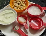 काजू गुलाब बर्फी (kaju gulab barfi recipe in marathi) रेसिपी स्टेप 1 फोटो 