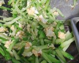 Foto langkah ke 4 dari resep Tumis Labu Siam Orek Telur.