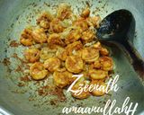 A picture of step 2 of Garlicky Prawn Noodles.