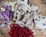 Foto langkah ke 2 dari resep Oseng Jamur Kancing Tahu Tauge.