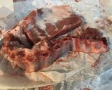 Une image de l'étape 1 de Travers de porc marinés grillés et poivrons tricolores.