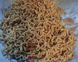Foto langkah ke 5 dari resep Mie Goreng Bumbu Kacang.