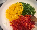 Foto del paso 2 de la receta: Guiso de carne molida y pimientos coloridos