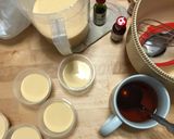 Gambar langkah 9 resipi Puding Caramel dalam bekas plastic.