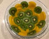 Foto del paso 7 de la receta: Postre invertido de kiwis y duraznos