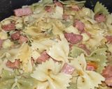 Foto del paso 5 de la receta: Pajaritas con jamón y chorizo y abundante queso gouda