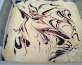 Foto langkah ke 5 dari resep Cream cheese marble brownies.