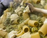 Foto del passaggio 2 della ricetta Pasta con broccoli olive e mozzarella