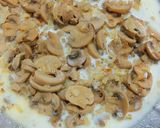 Foto langkah ke 2 dari resep Creamy Mushroom Sauce.