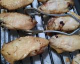 Foto del paso 5 de la receta: Alitas de pollo con tomillo y romero (al horno)