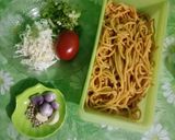 Foto langkah ke 1 dari resep Mi goreng kuah kacang.