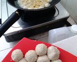 Foto langkah ke 3 dari resep Onde-Onde Isi Kacang Hijau.