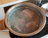 Húsleves csontos sertéshúsból recept fázis 1 fotója