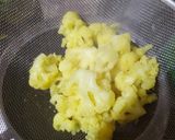 A picture of step 1 of Grill cauliflower instant sabji.