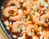 Foto del paso 4 de la receta: Langostinos estilo griego 🦐 🍅 🧅 🧀