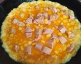 Foto langkah ke 2 dari resep Telur Dadar Sosis Jagung.