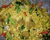 Foto langkah ke 9 dari resep Mie goreng (Mie Burung Dara pipih).