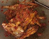 Foto langkah ke 5 dari resep Ikan Asin Bumbu bali Pedas.