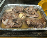 Foto del paso 7 de la receta: Paletilla de cordero al horno con cabeza de ajos y patata al horno