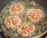 รูปขั้นตอนการทำที่ 7 ของ ลาบหมูก้อนทอดใบชะมวง