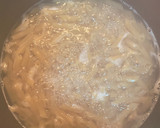 Foto del paso 1 de la receta: Macarrones con salsa de pera y salmón