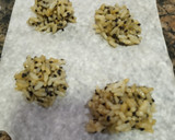 Foto del paso 3 de la receta: Crackers de arroz y sésamo sin gluten y vegan en microondas