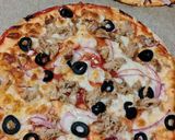 Pizza z tuńczykiem na tortilli krok przepisu 4 zdjęcie