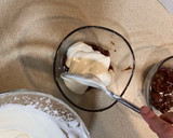 Foto del paso 3 de la receta: Postre saludable, griego con fresas y chocolate + galleta