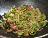 Foto langkah ke 6 dari resep Tumis Bunga Turi Cabe Gendot.