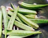 Hình bước làm 1 của món Đậu bắp xào tép khô