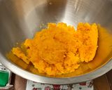 A picture of step 2 of Pumpkin Cakes | 南瓜餅.
