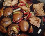 Foto langkah ke 6 dari resep Semur Telur.