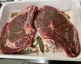 Une image de l'étape 7 de Côtes de bœuf grillées au four au thym, ail et laurier.