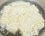Gambar langkah 2 resipi 👩‍🍳Mi Segera Goreng Kering.
