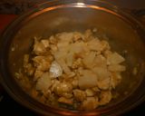 Foto del paso 5 de la receta: Pollo al curry con piña y leche de coco