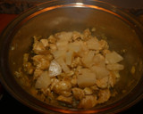 Foto del paso 5 de la receta: Pollo al curry con piña y leche de coco
