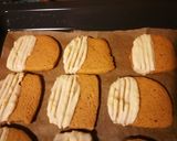 Fehér - és étcsokiba mártott kardamomos keksz 🍪 recept fázis 9 fotója