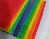 Foto langkah ke 4 dari resep Mini Roll Rainbow Cake.