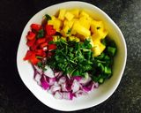 Hình bước làm 2 của món Salat xoài