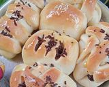 Foto langkah ke 7 dari resep Roti Manis isi pisang coklat.
