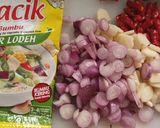 Foto langkah ke 1 dari resep Ayam Suwir Kuah Santan.