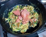 Foto del paso 7 de la receta: Revuelto de huevos con cebolletas tiernas, ajos y atún rojo