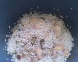 Foto del paso 4 de la receta: Arroz meloso con pollo y setas en olla GM g