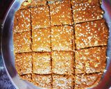 बेसन और तिल की बर्फी(besan aur til ki barfi recipe in hindi) रेसिपी चरण 4 फोटो