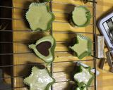 Hình bước làm 6 của món Muffin 2 lớp rau chùm ngây và chocolate