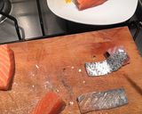 Foto del passaggio 2 della ricetta Salmone alla Mediterranea