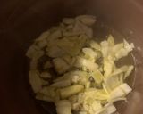Foto del paso 3 de la receta: Bifecitos de cerdo caramelizados con miel y hierbas